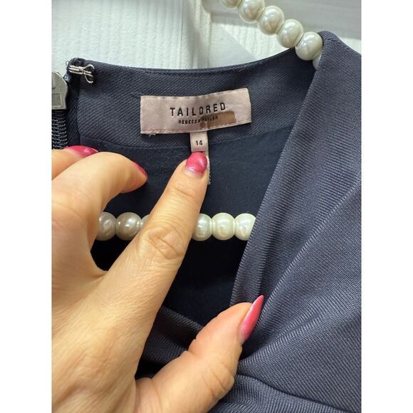 Rebecca Taylor NYC
Tailored Garbine Suiting Dress 🪷 - Picture 12 of 12